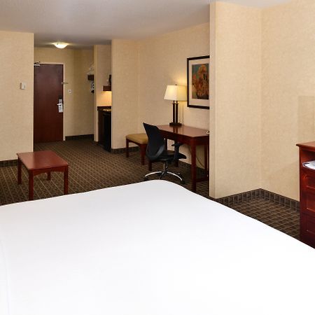 Holiday Inn Express Edmonton North By Ihg Bagian luar foto