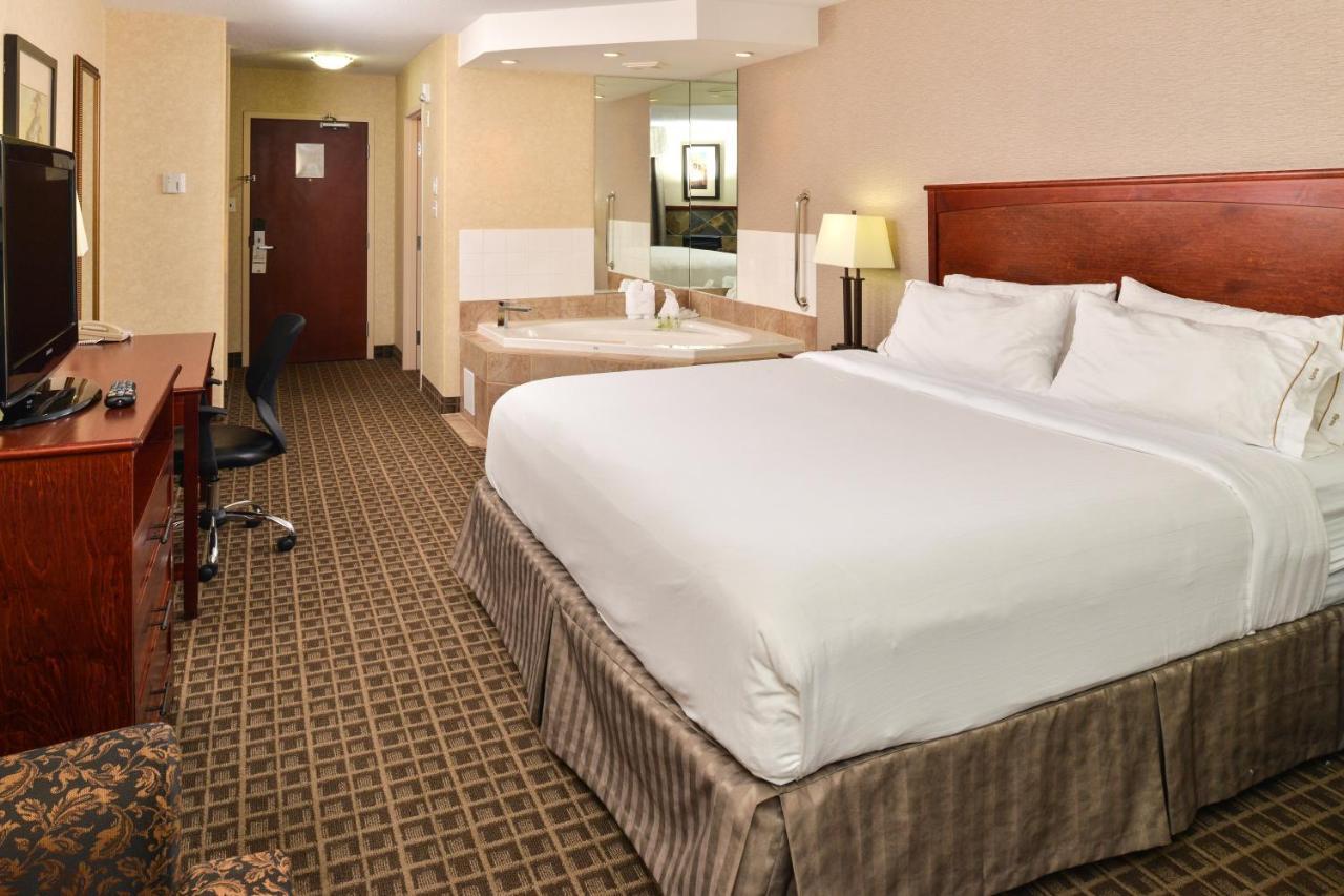 Holiday Inn Express Edmonton North By Ihg Bagian luar foto