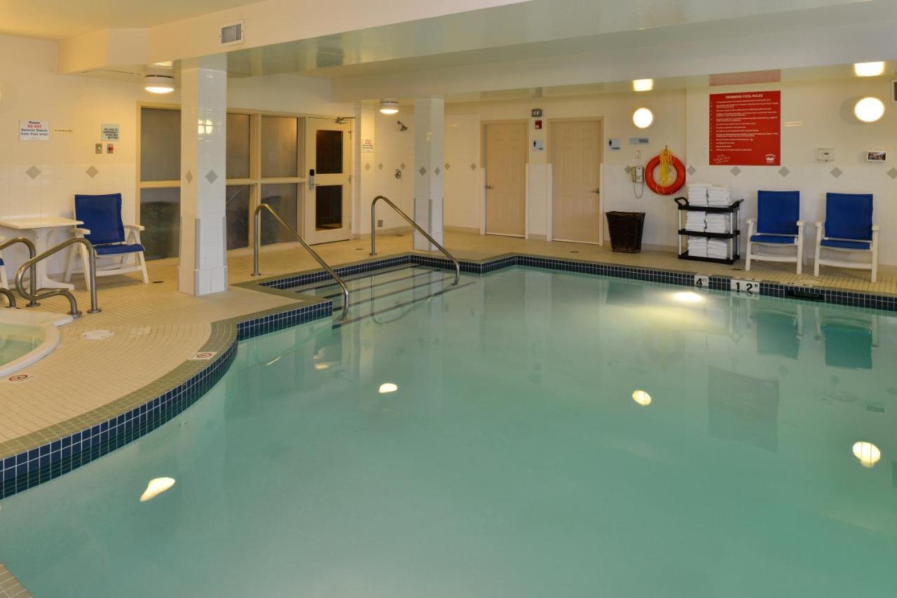 Holiday Inn Express Edmonton North By Ihg Bagian luar foto