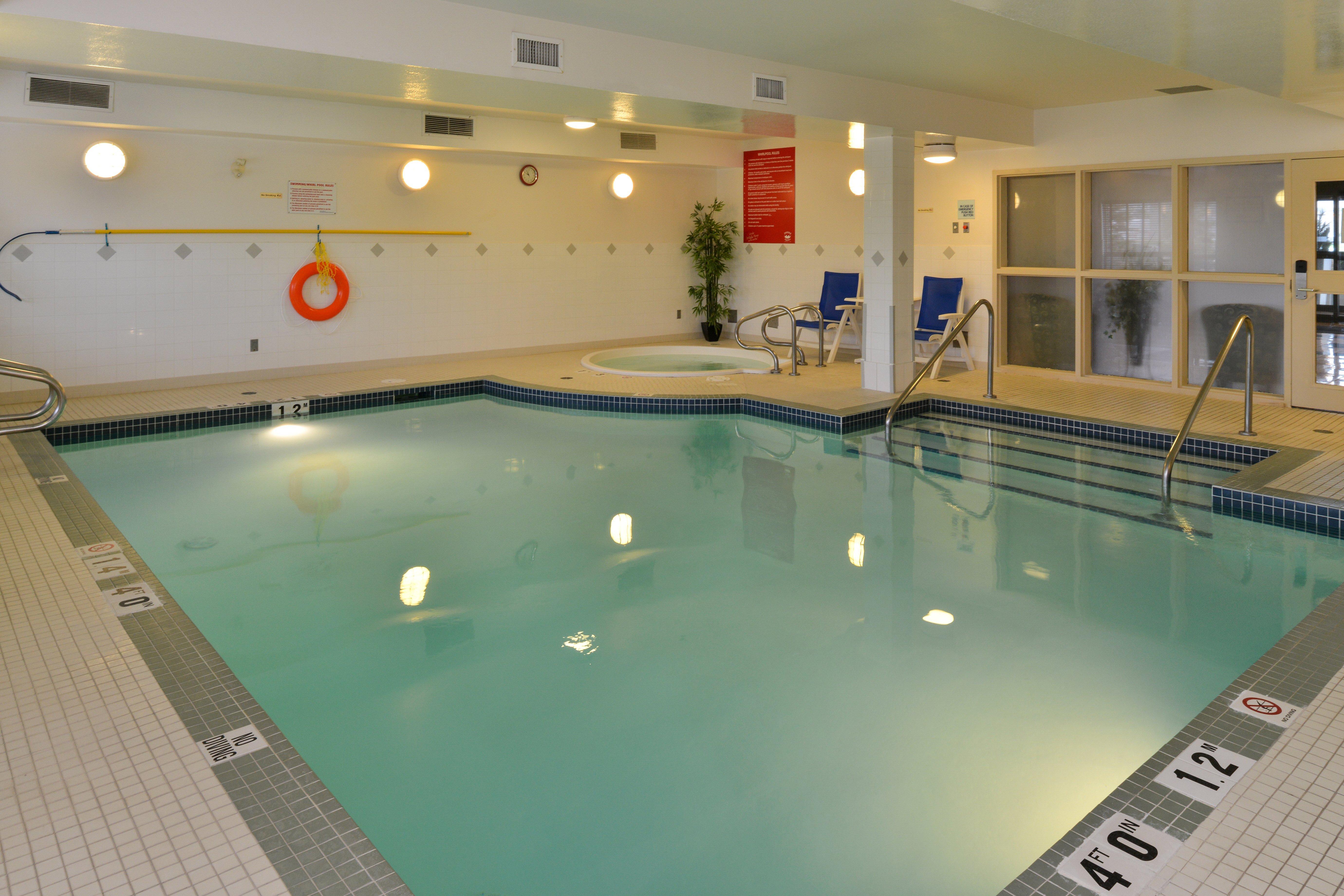 Holiday Inn Express Edmonton North By Ihg Bagian luar foto