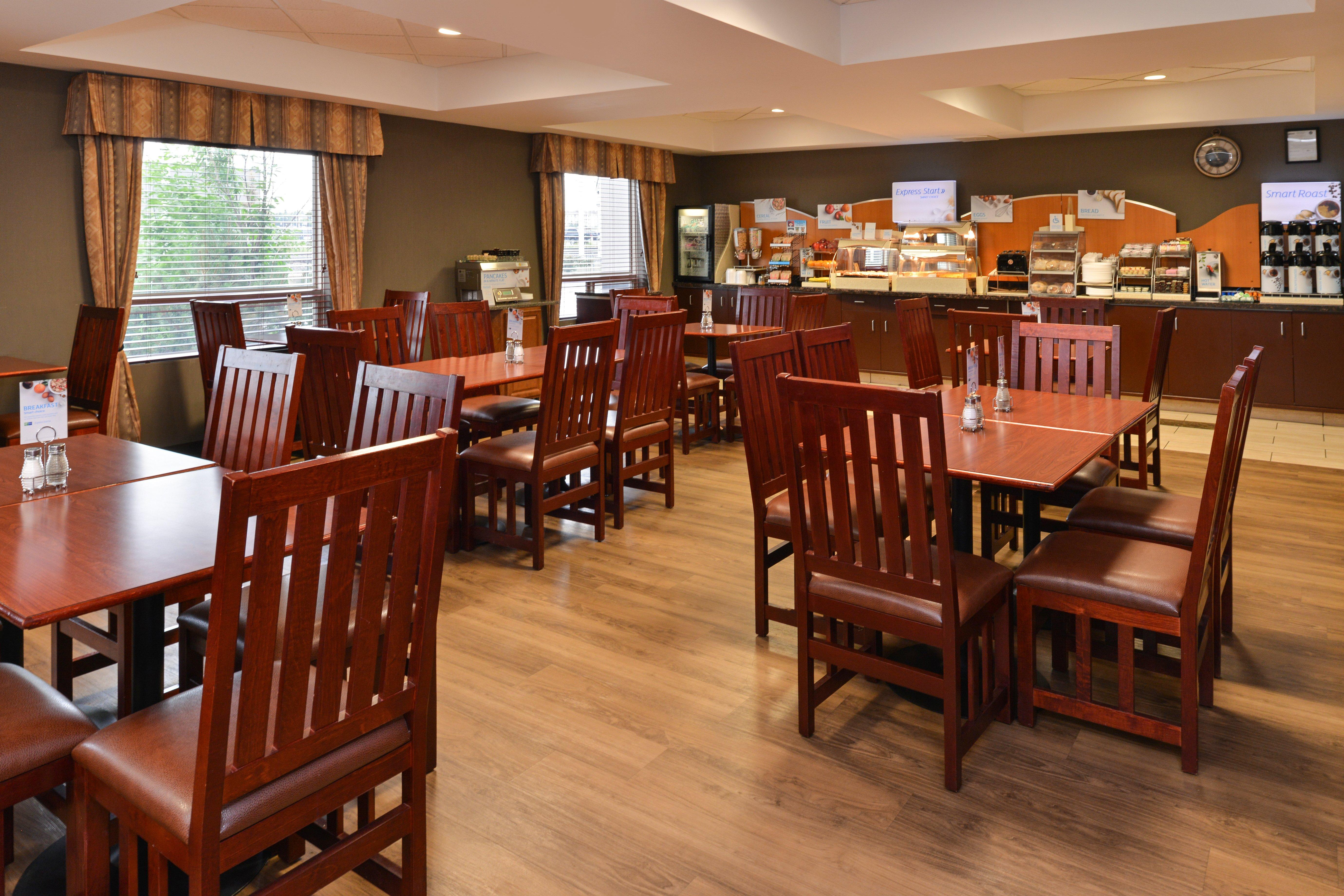 Holiday Inn Express Edmonton North By Ihg Bagian luar foto