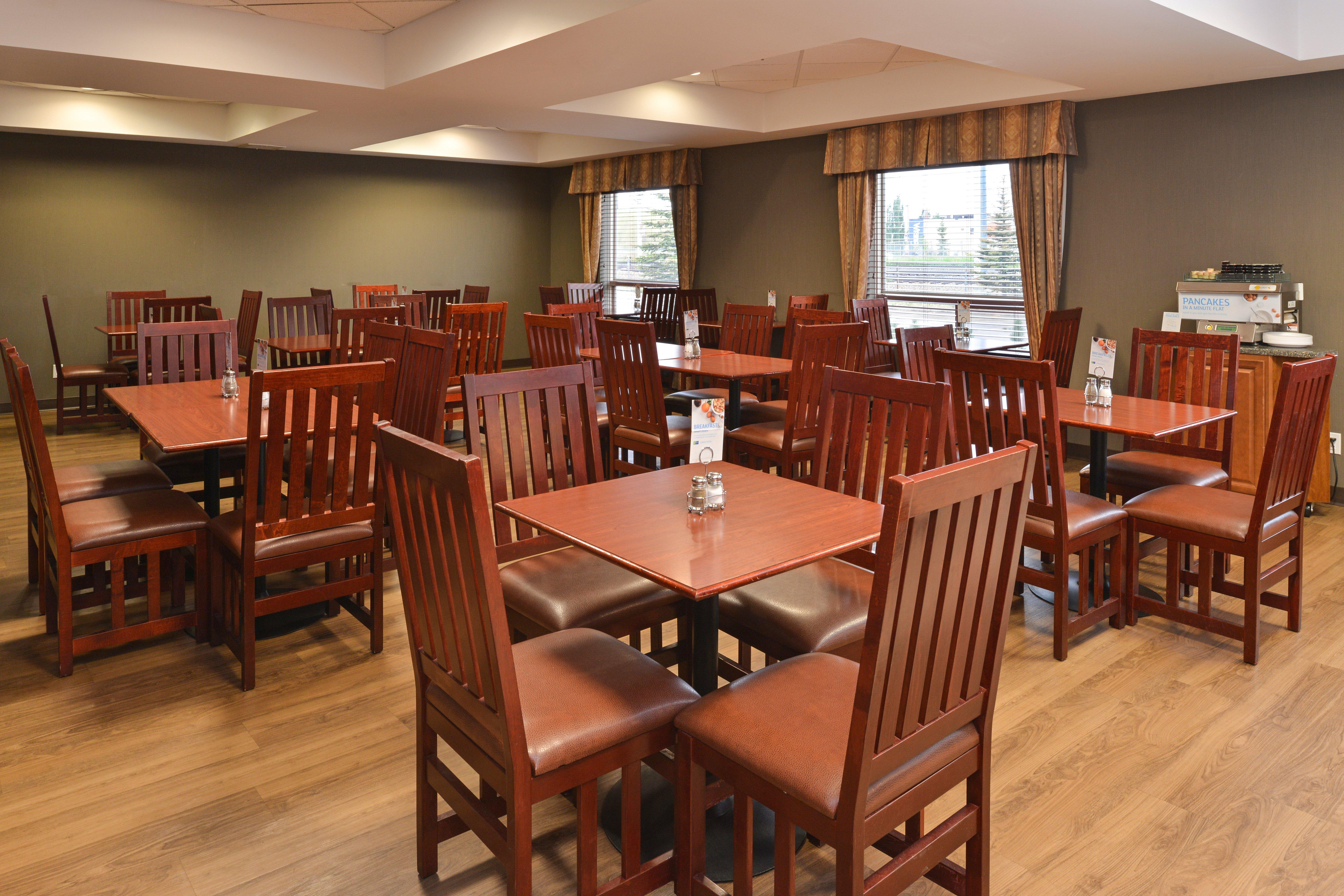 Holiday Inn Express Edmonton North By Ihg Bagian luar foto