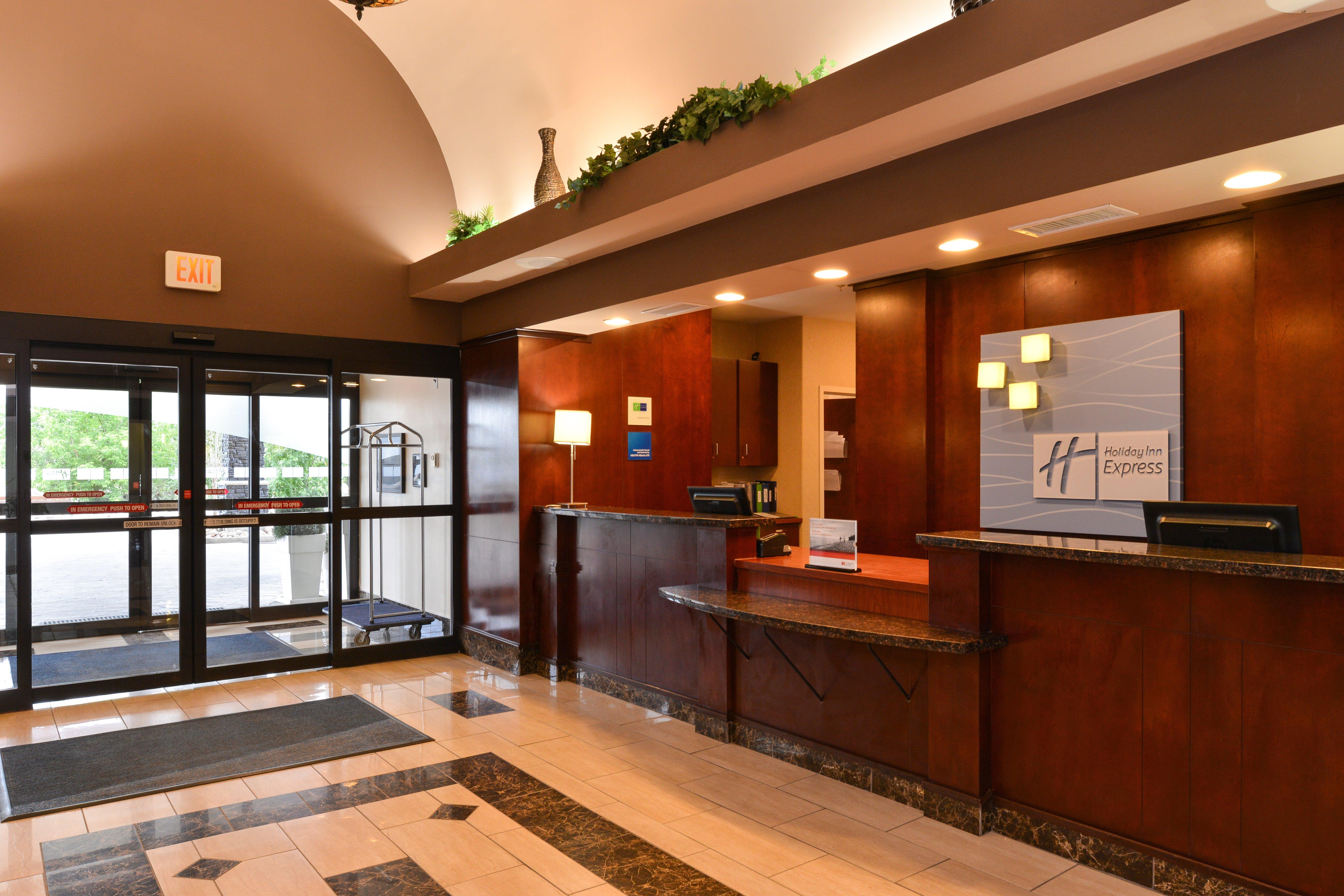 Holiday Inn Express Edmonton North By Ihg Bagian luar foto