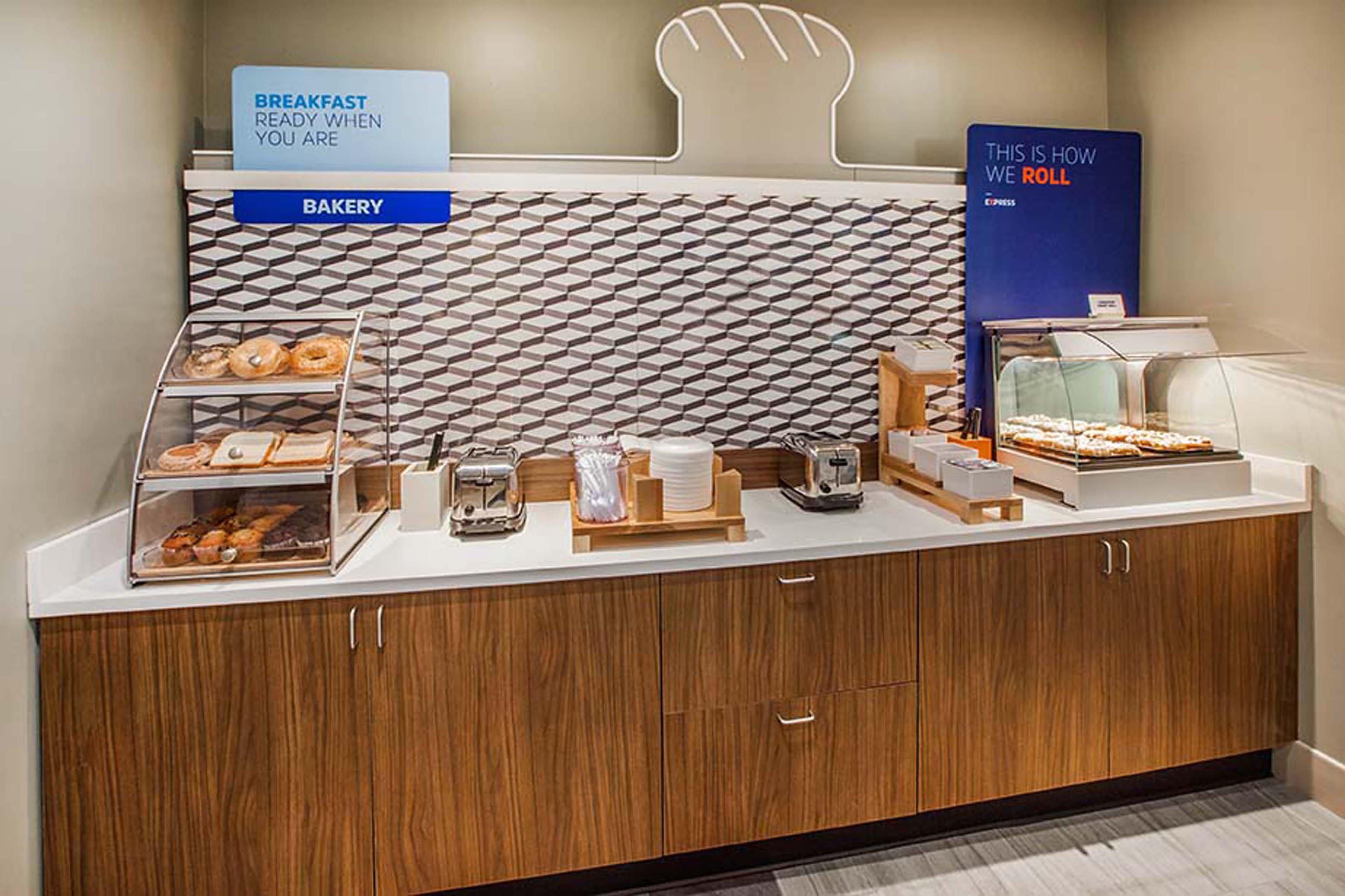 Holiday Inn Express Edmonton North By Ihg Bagian luar foto