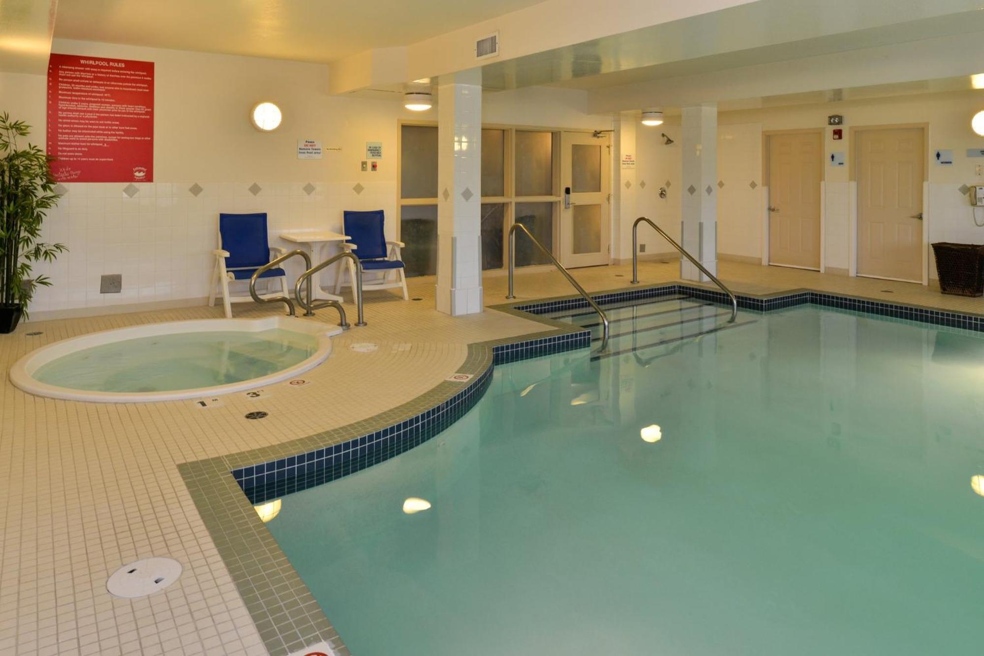 Holiday Inn Express Edmonton North By Ihg Bagian luar foto