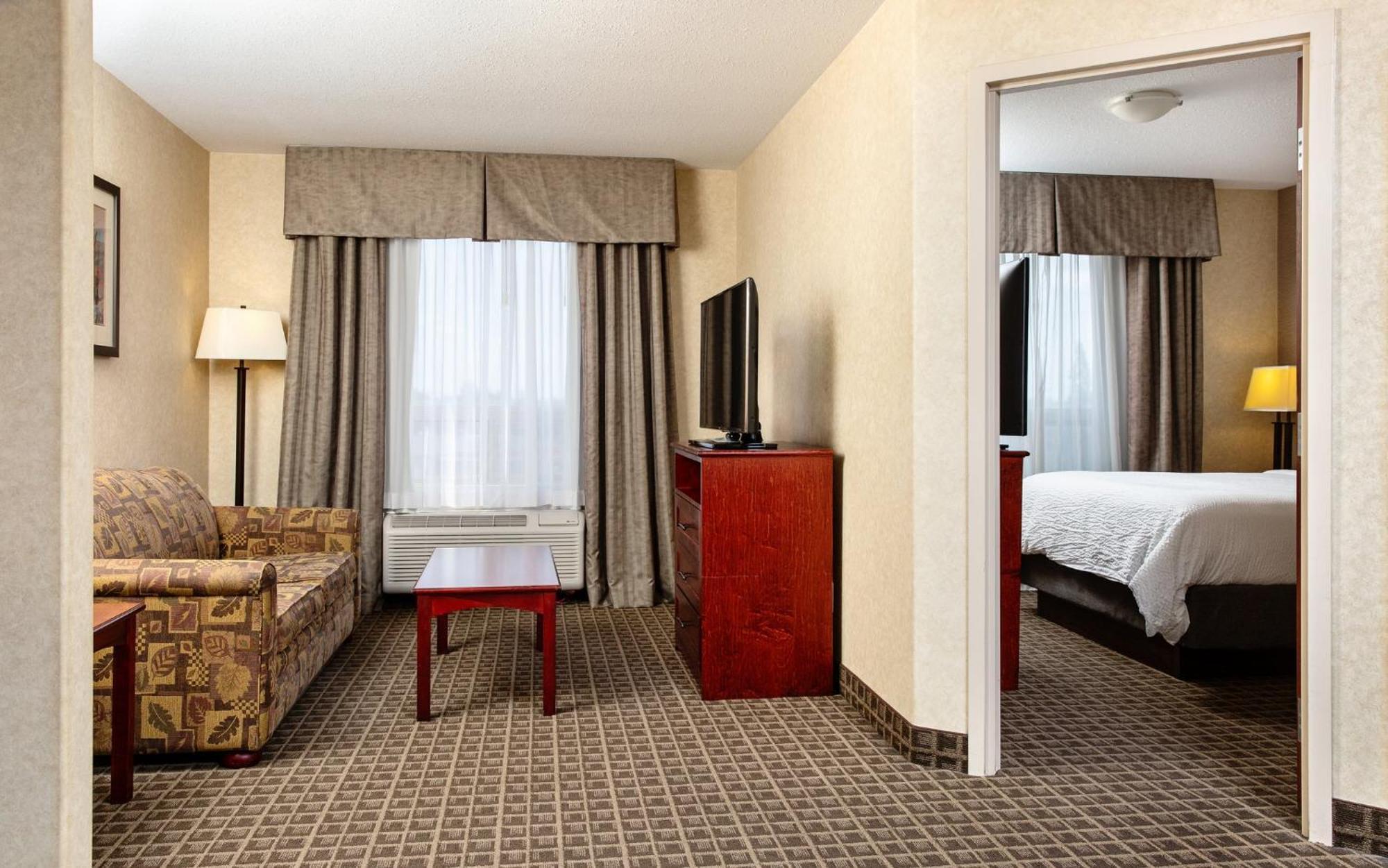 Holiday Inn Express Edmonton North By Ihg Bagian luar foto