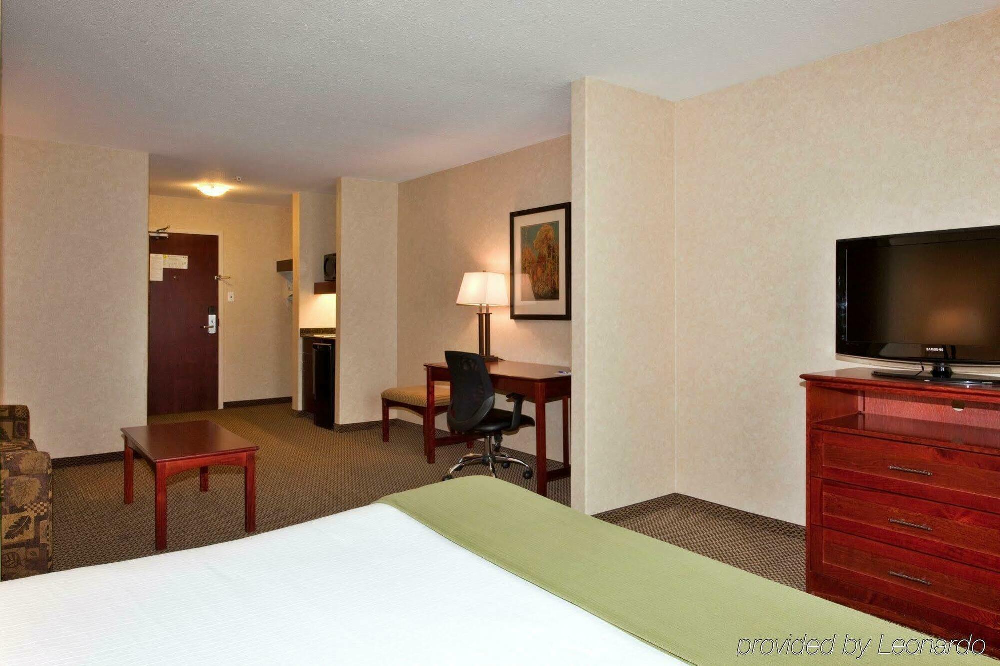 Holiday Inn Express Edmonton North By Ihg Bagian luar foto