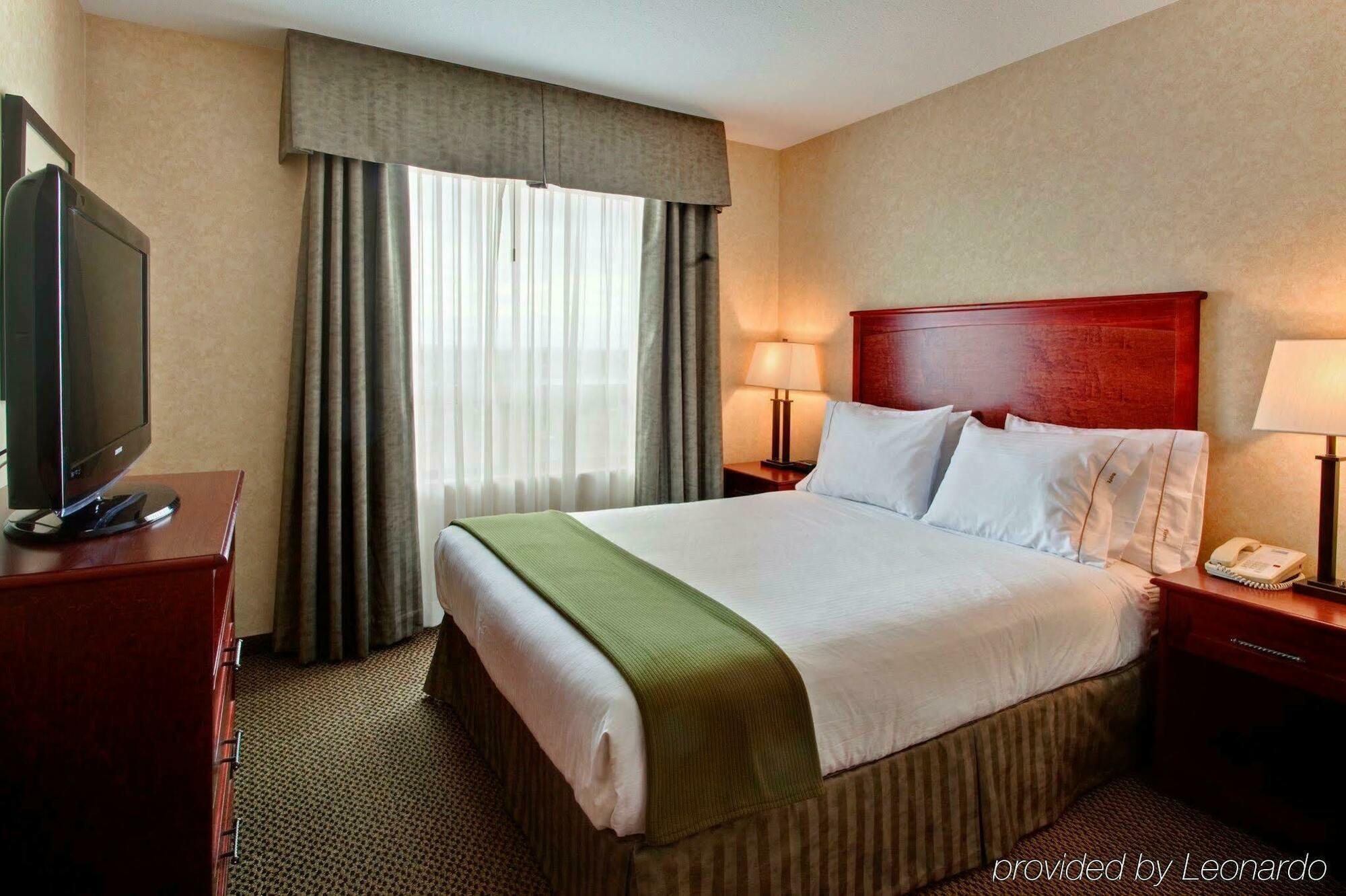 Holiday Inn Express Edmonton North By Ihg Bagian luar foto