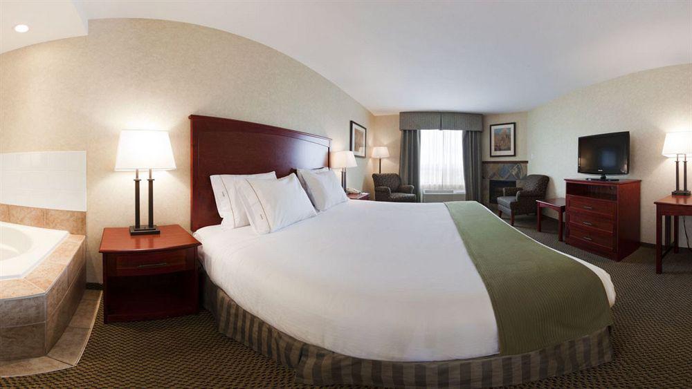 Holiday Inn Express Edmonton North By Ihg Bagian luar foto